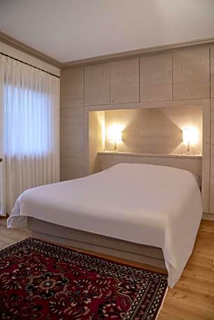 Apartment with Mountain View