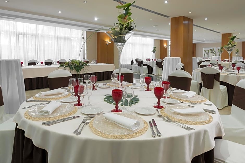 Elba Vecindario Aeropuerto Business & Convention Hotel.