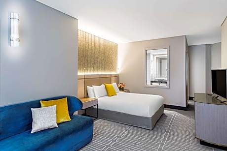 Premier Queen Room - Atrium View