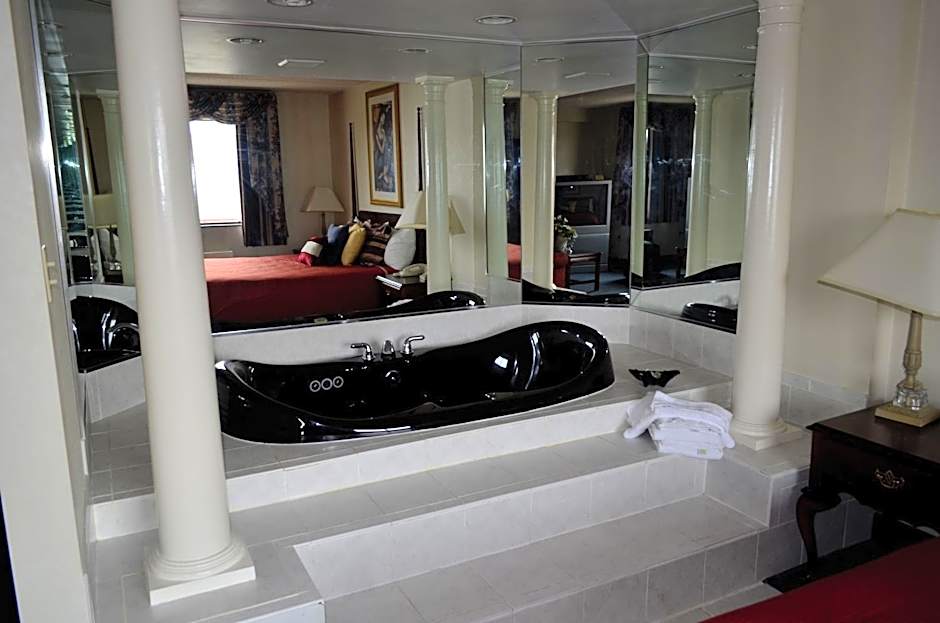 Super 8 by Wyndham Frederick