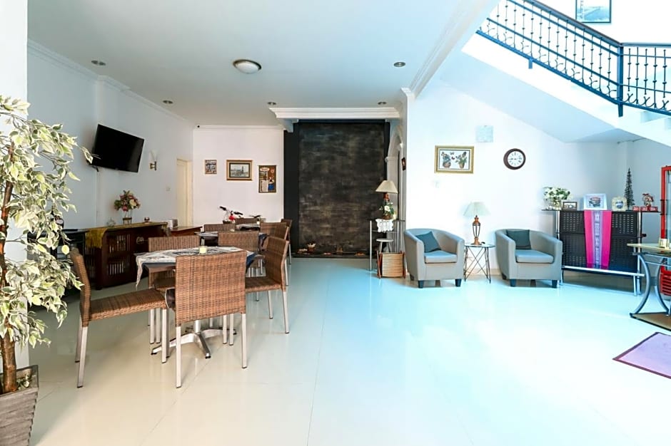 Ge JacMart Homestay Makassar by ZUZU