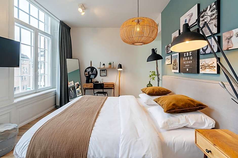 Eye Hotel