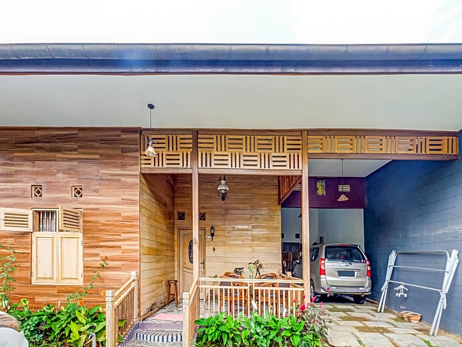 OYO Homes 91067 Desa Wisata Santanamekar