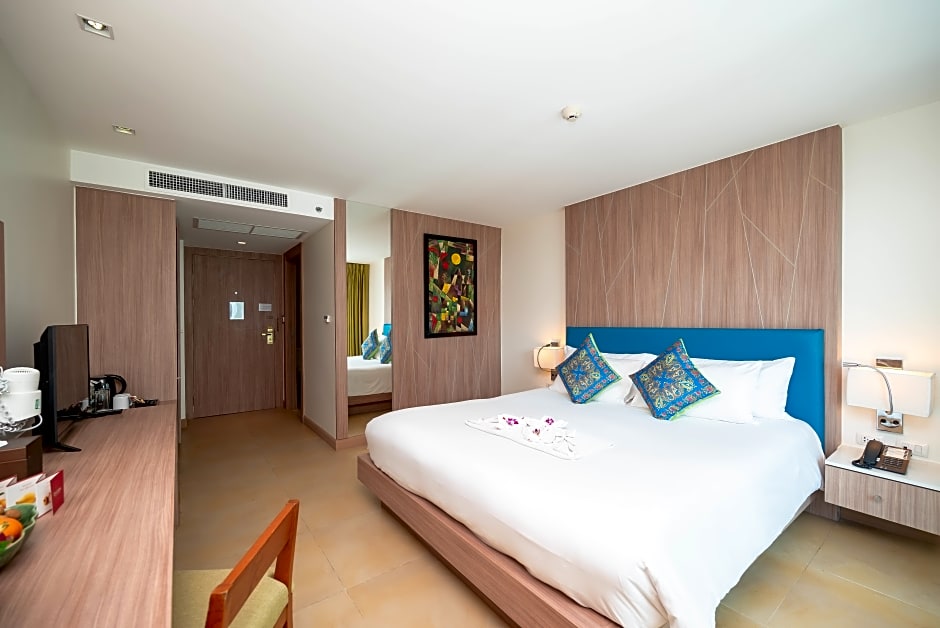 Photo 1 of 10 of 2 Bedroom 2 Beds and 1 King Bed Residence