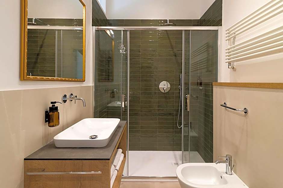 ELECTRIC Rooms & Suites