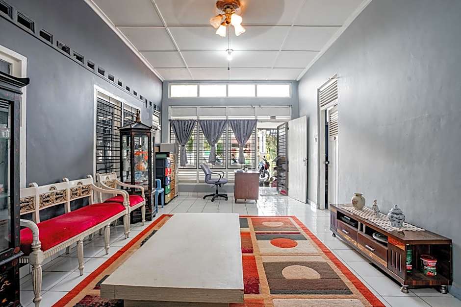 SUPER OYO Gandaria Guest House Near Masjid Raya Sumatera Barat