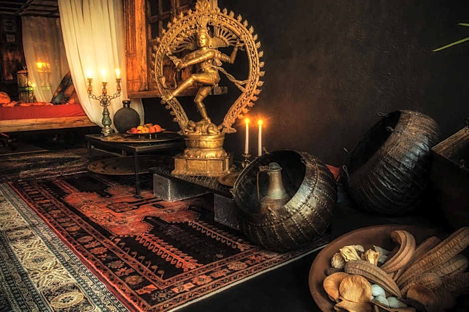 Bijou Hotel / Love and Romance