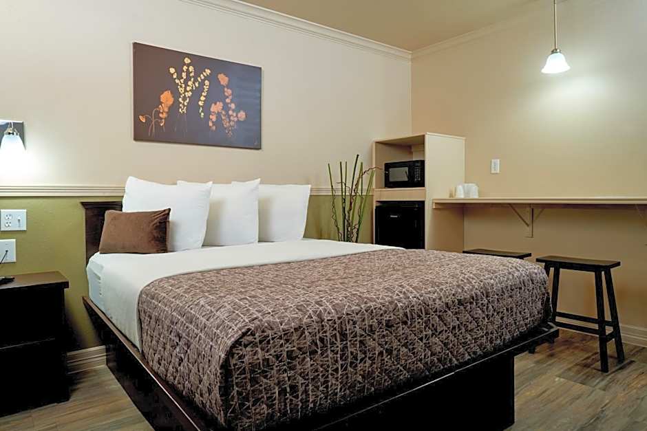 Family Garden Inn & Suites