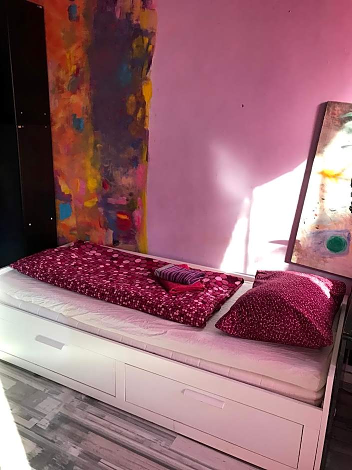 Hotel sebarozvoja s možnosťou získania poznania a inšpirujúcich prostriedkov na uplatňovanie vedomia, premenu seba a prostredia interiéru