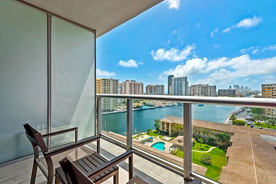 Water View Building With Pool - 5-Min Walk To The Beach - Cozy Studios
