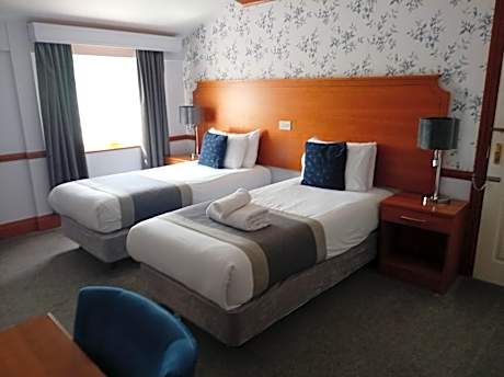 Standard Twin Room - Non-Smoking