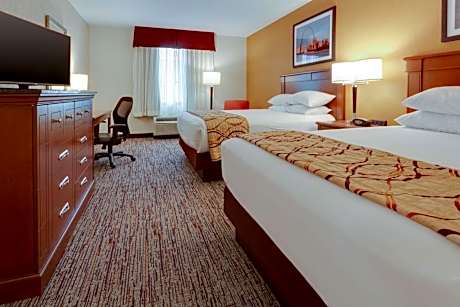 Deluxe Queen Room with Two Queen Beds - Accessible, Tub