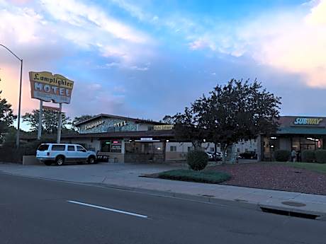 Lamplighter Motel
