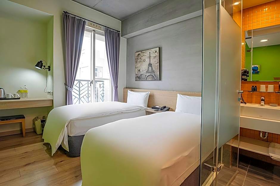 CHECK inn Express Taichung Yizhong