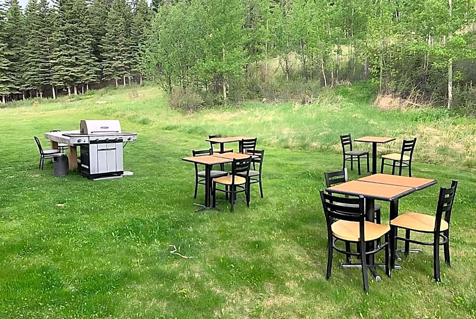 Super 8 by Wyndham Hinton