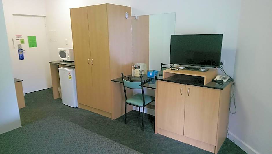 Baileys Parkside Motel by VetroBlu