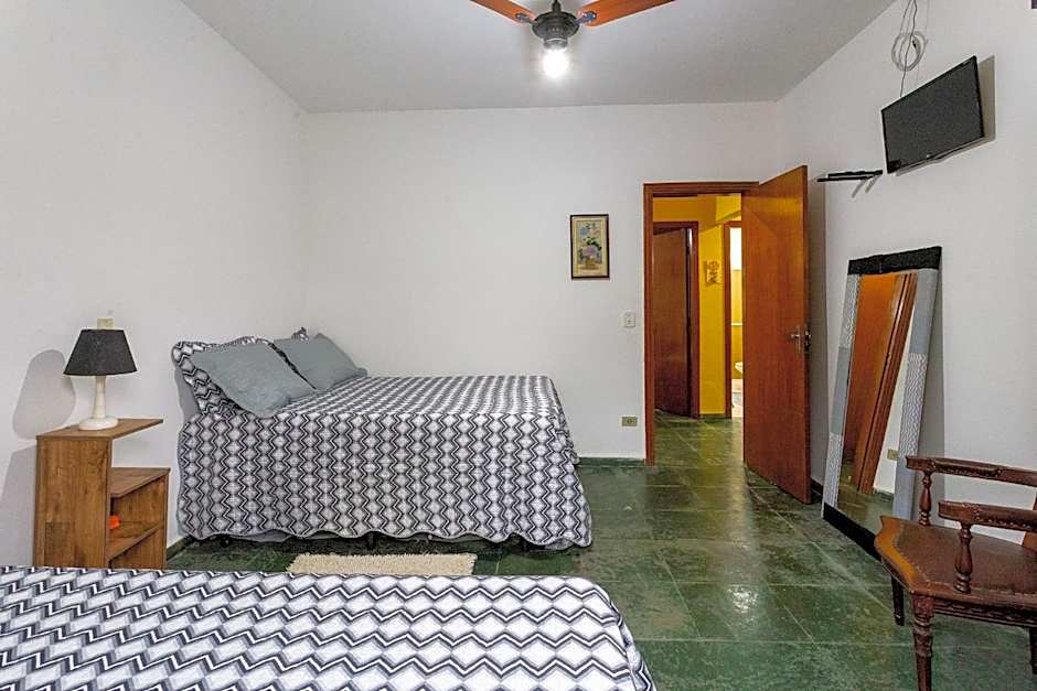 Piscina, jardim, área gourmet e vista arborizada