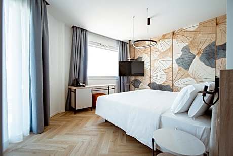 Deluxe Suite with Sea View