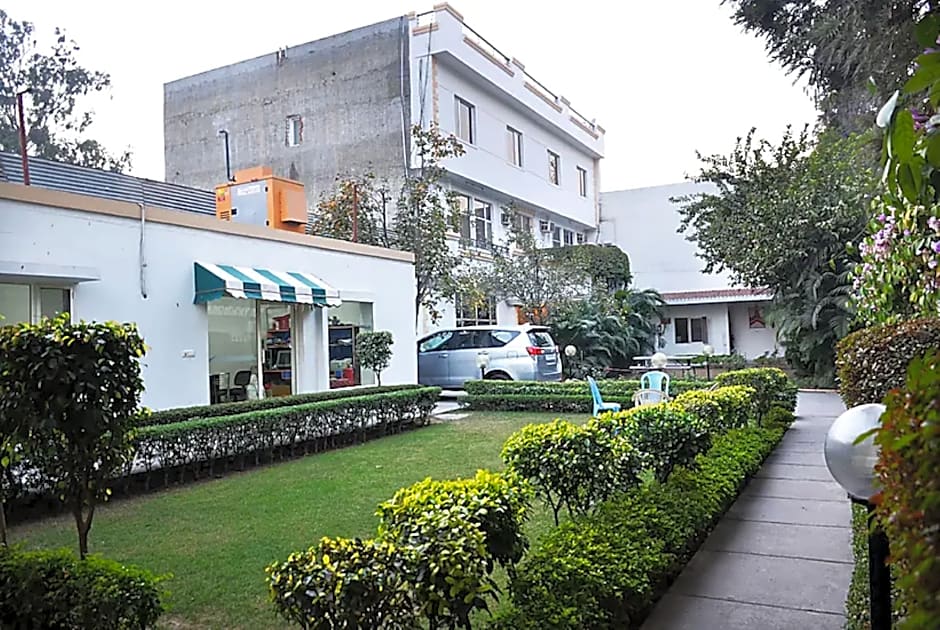 Goroomgo Motel Maurya Chandigarh