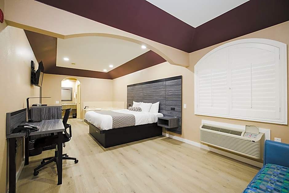 Sapphire Inn & Suites