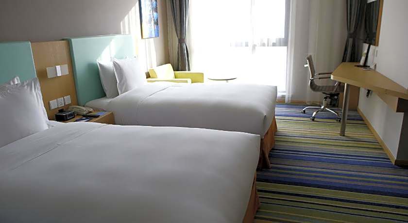Holiday Inn Express Yingkou Onelong Plaza By IHG