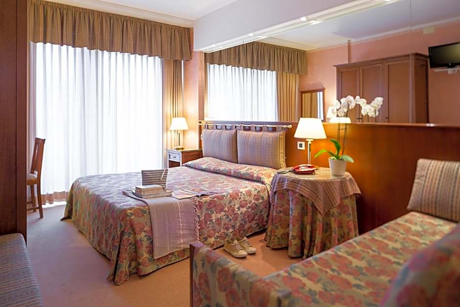 Hotel Astro