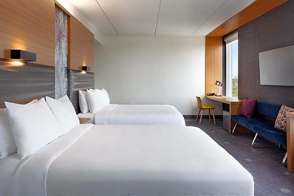 Aloft Jacksonville Tapestry Park