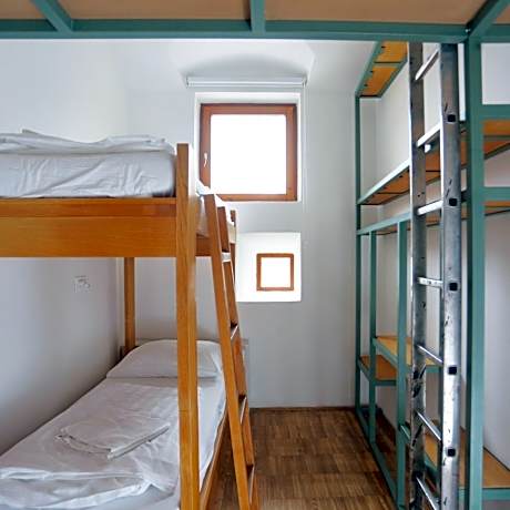 Basic Triple Room with Shared Bathroom