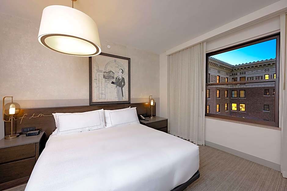 Hotel Fort Des Moines, Curio Collection by Hilton