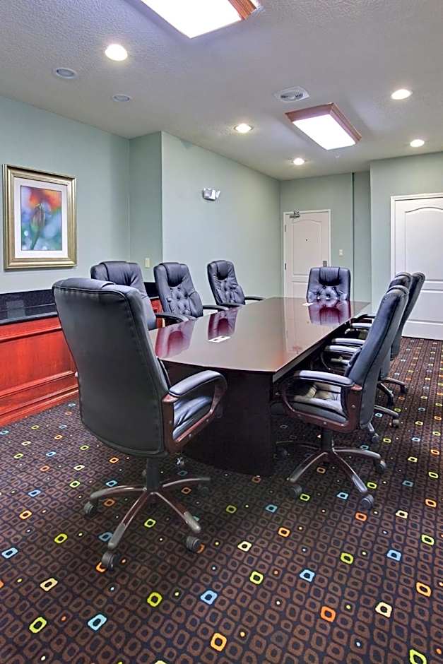 Holiday Inn Express Hotel & Suites Grants Milan By IHG