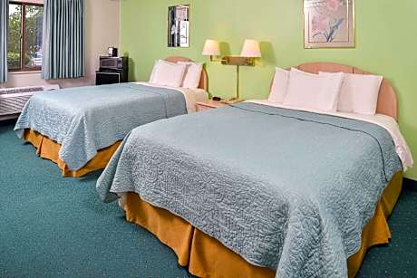 2 Queen Beds Non-Smoking