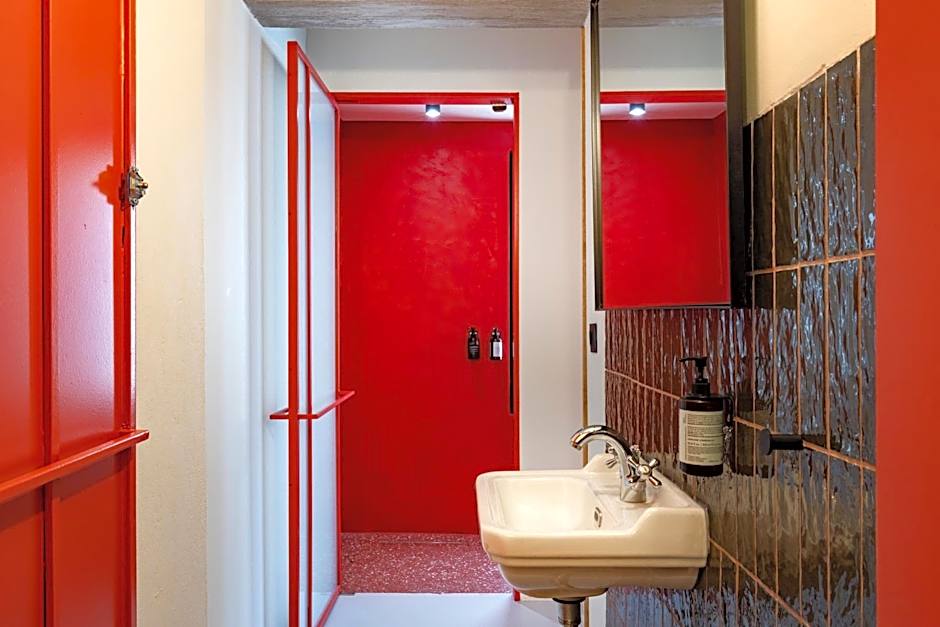 The Newel Metaxourgeio