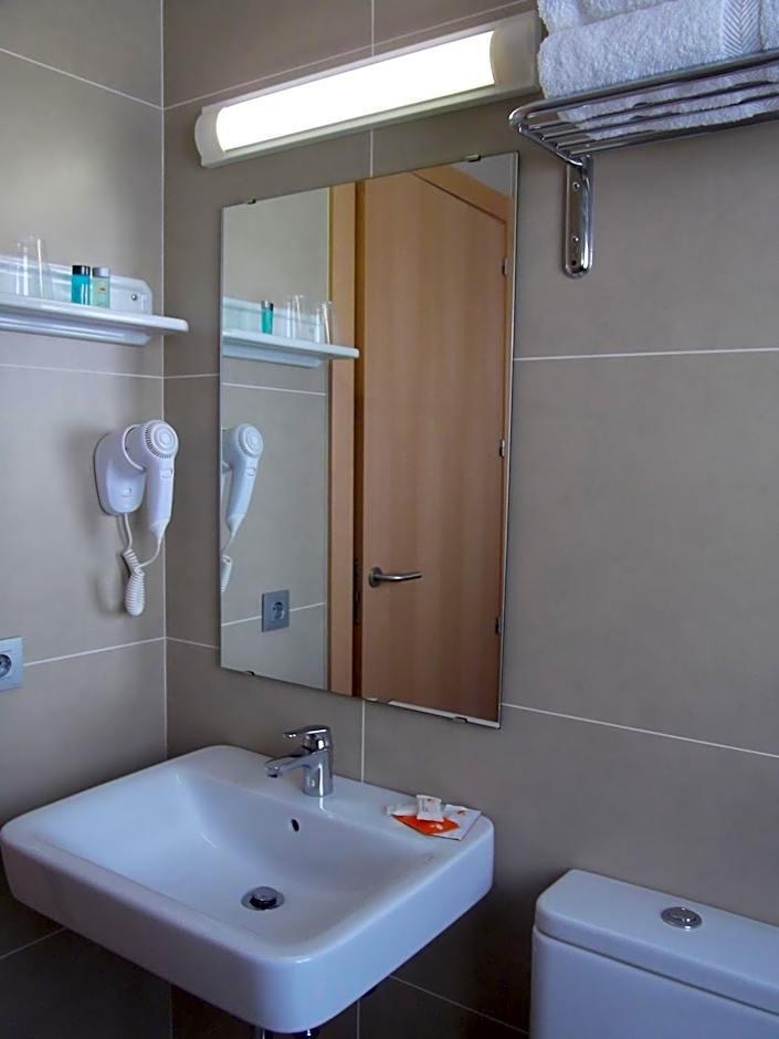 Hotel Mediterrani Express
