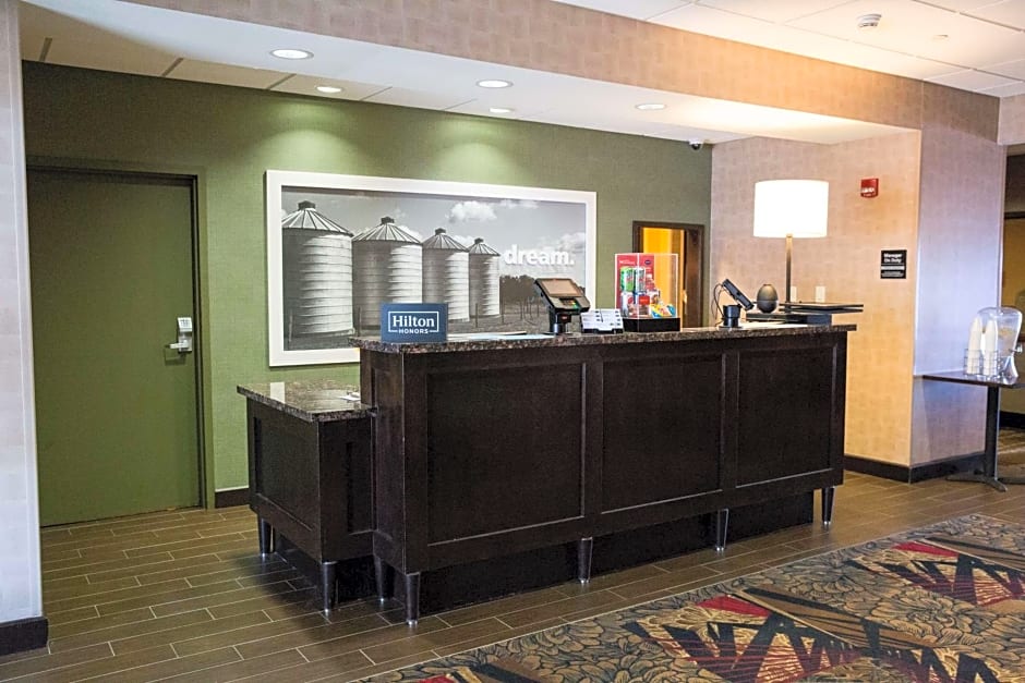 Hampton Inn By Hilton & Suites Bismarck Northwest