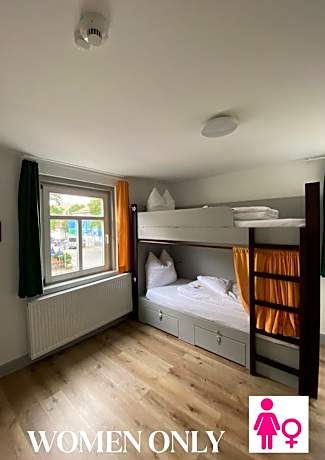 Single Bed in Female Dormitory Room((ONLY WOMEN)