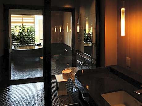 Suite with Spa Bath