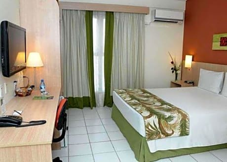 DOUBLE DELUXE QUEEN BED