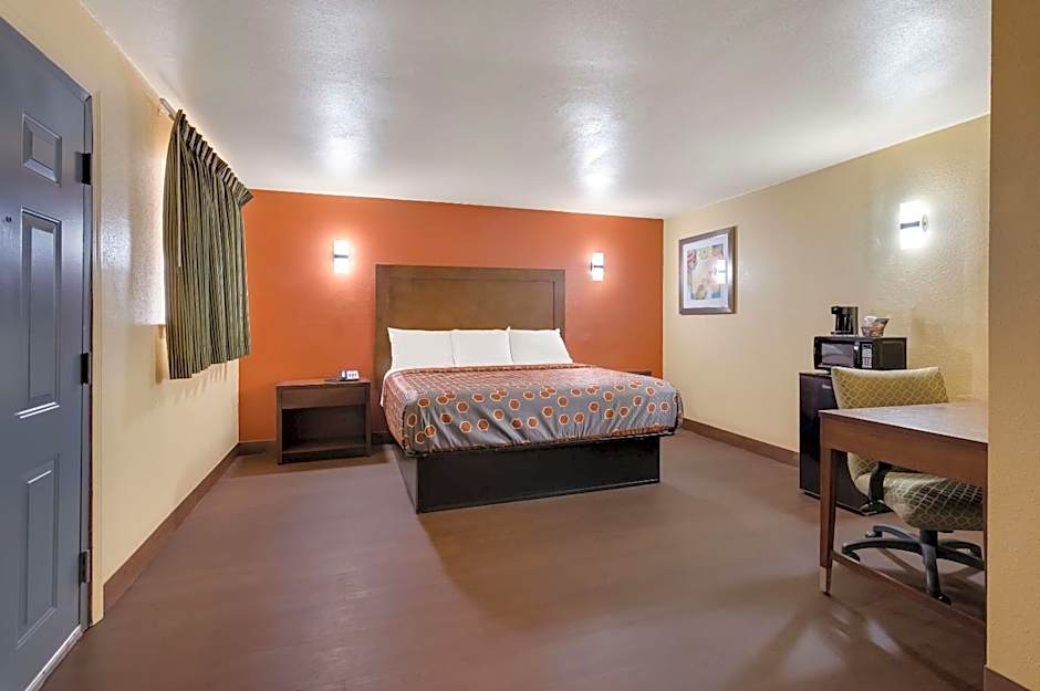 Rodeway Inn & Suites East