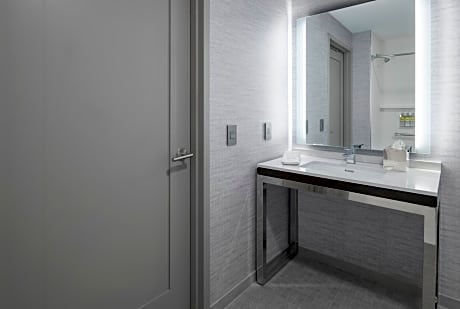 King Studio Suite with Mobility Accessible Tub - Non-Smoking