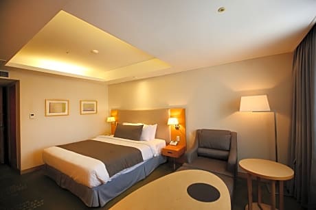 1 King Bed Executive Room