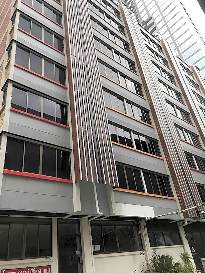 Crown Bts Nana Hotel