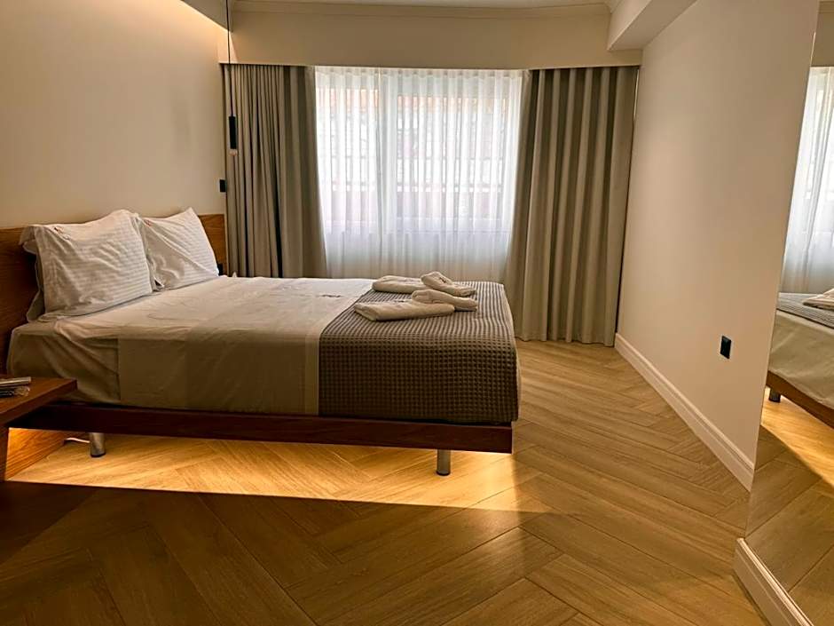 Triple A - Family hospitality Near Ermou - FREE Parking!