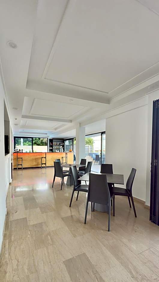 Ponti Beach Hotel