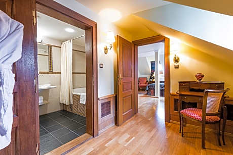 Grand Deluxe Double / Twin Room