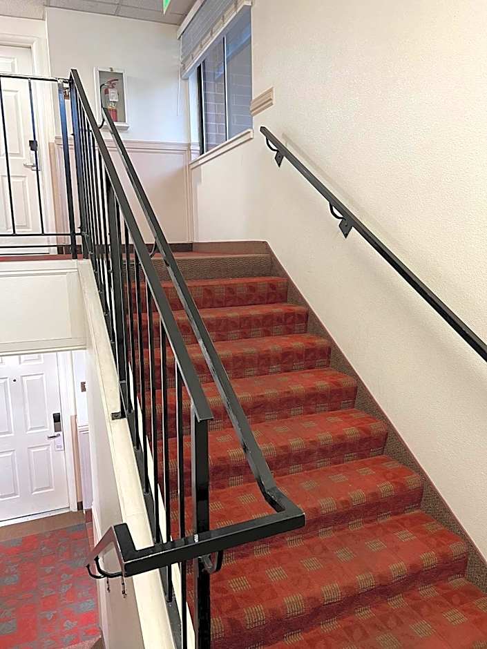 Days Inn by Wyndham Lake Point