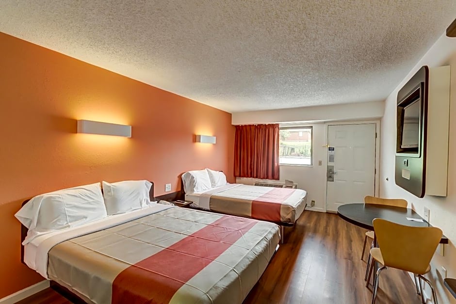 Motel 6-Berea, KY