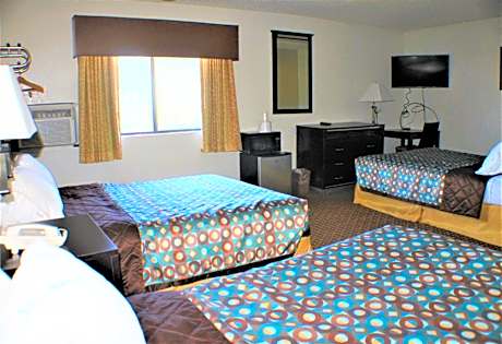 Superior Queen Room with Three Queen Beds - Non-Smoking