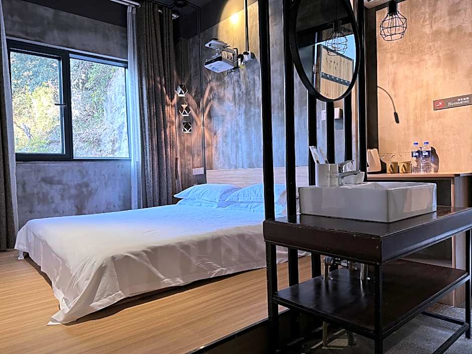 zero five one seven inn