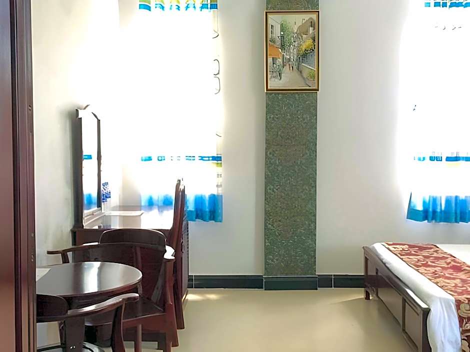 Thi Long Phung Hotel