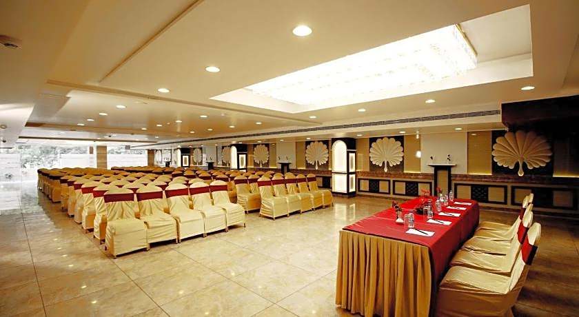 Pinnacle by Click Hotels, Lucknow